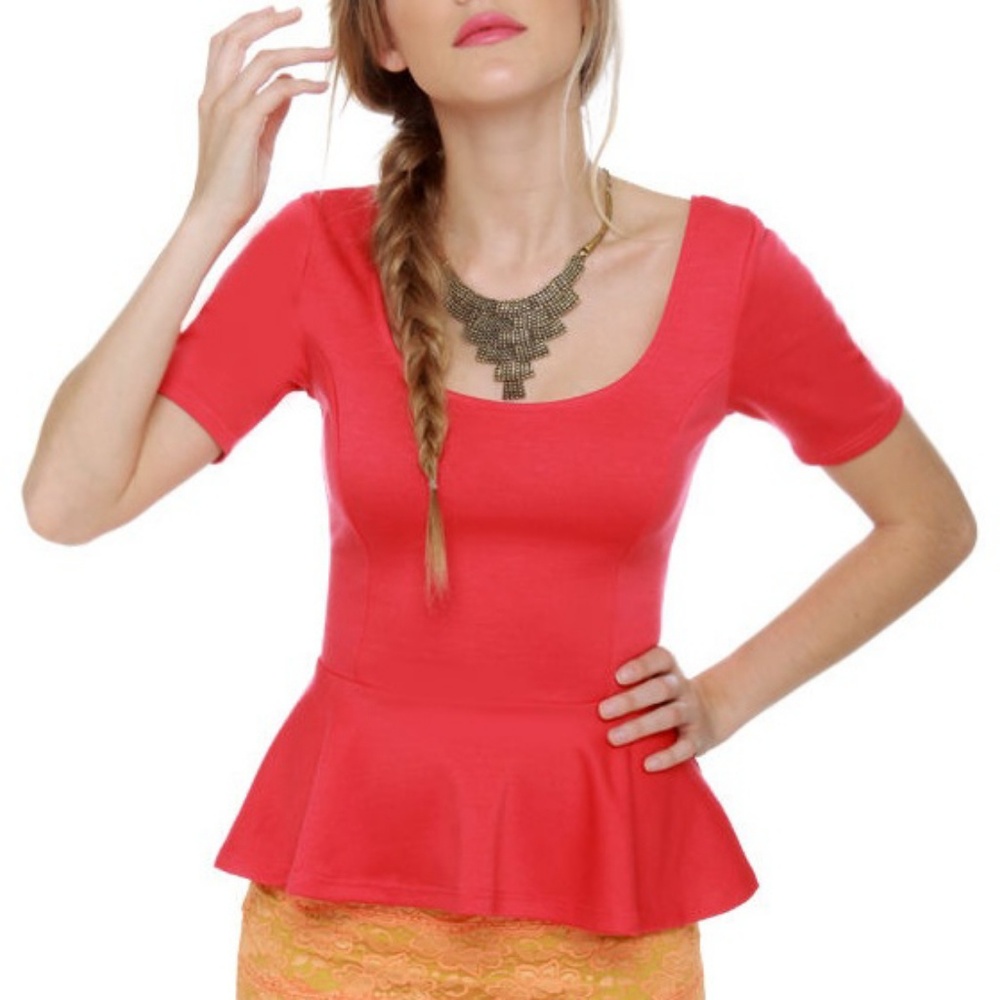 🌺 Eyelash Couture Coral Scoop Peplum Flair Top - Picture 2 of 8